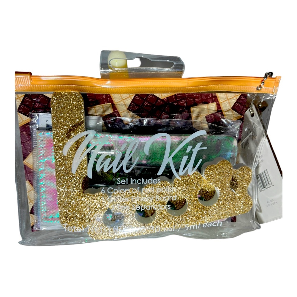 This is a small unisex travel manicure kit
